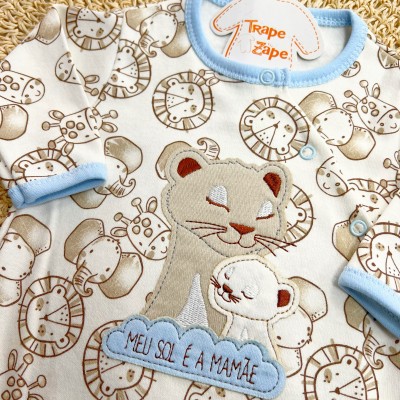 Macacão Malha Trape Zape - Meu Sol é a Mamãe - Azul Bebê e Off White